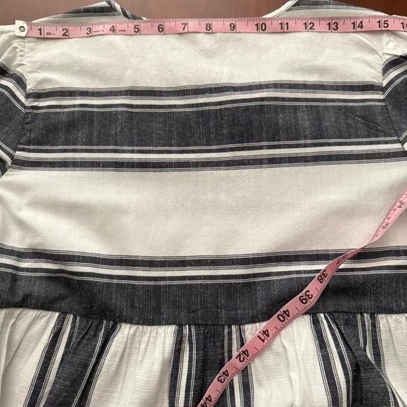 Crown & Ivy Peplum Top Black & White Long Sleeve Aztec Babydoll Women’s Size Med - Picture 10 of 13